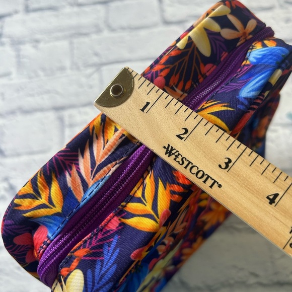 NWOT Floral Print Ladies Bible of Book Cover. Waterproof. - Picture 6 of 7